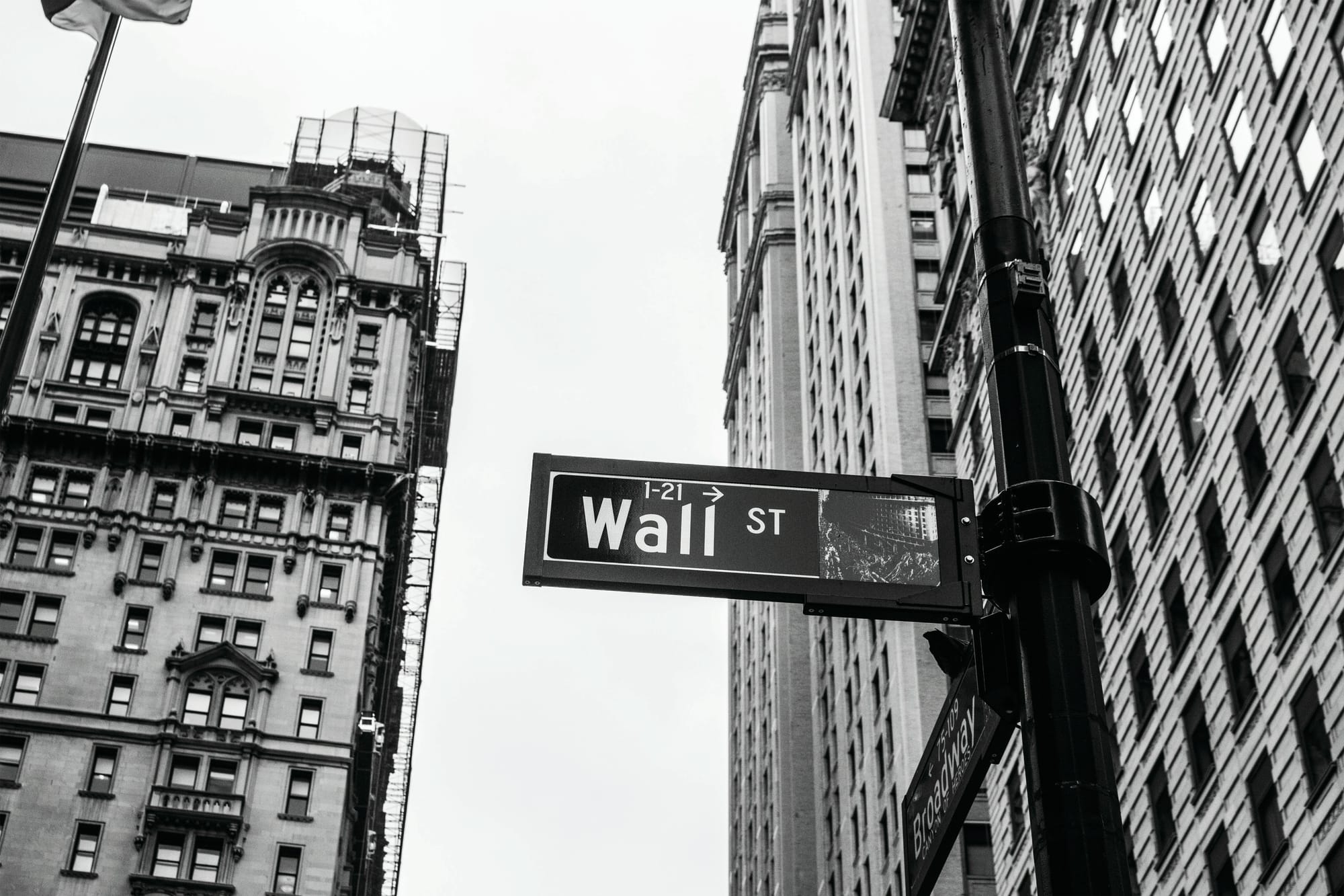 Wall Street falters as banks kick off earnings season