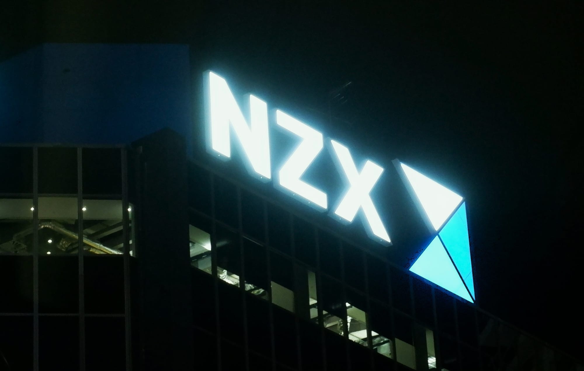 NZX 50 falls for a third day as rising oil prices overshadow US tech rally
