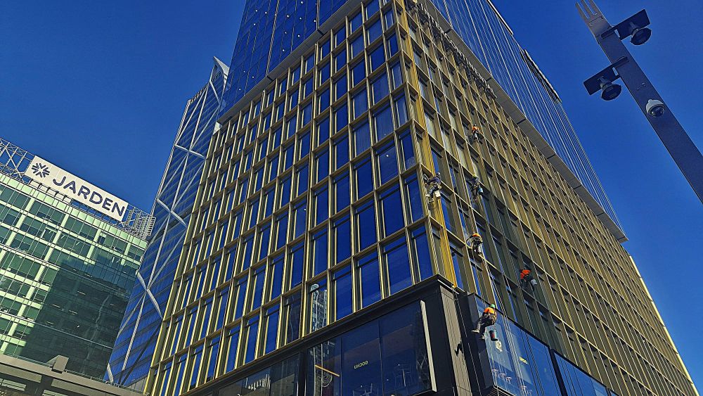 Kiwi, NZX50 fall as Iran tensions weigh; NZ economy grows post image