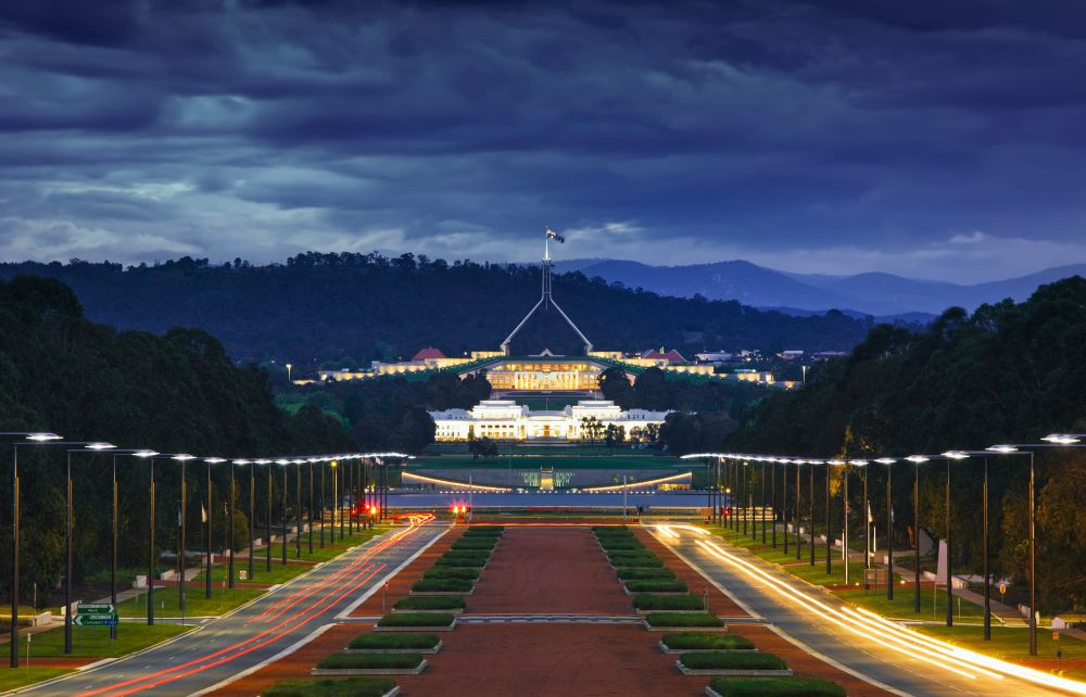 Kiwi hits 2-year low on grim Aussie accounts; NZX50 slips as Fed looms post image