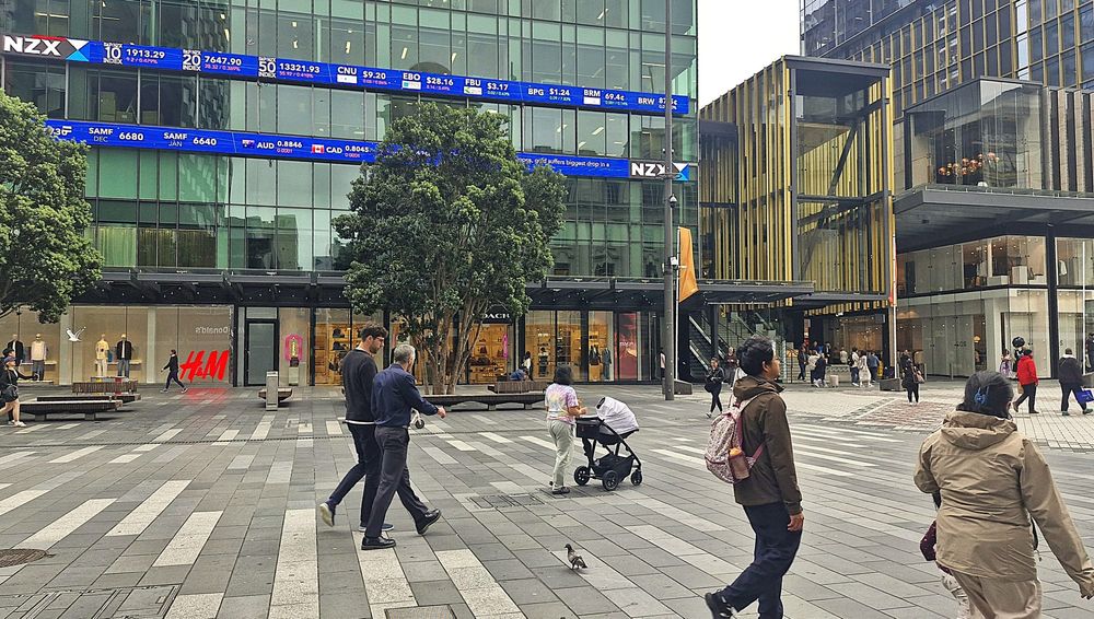 NZX50 declines as tech stocks weigh across Asia; stalling gold price slaps miners post image