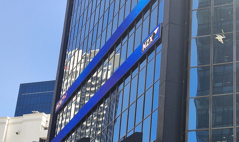 NZX50 snaps 4-day gain as blue chips weigh; miners rally post image