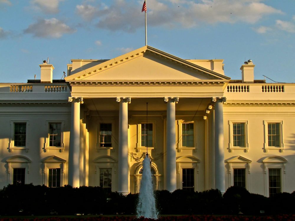 Gold surges and markets waver as White House ups ante on Fed post image