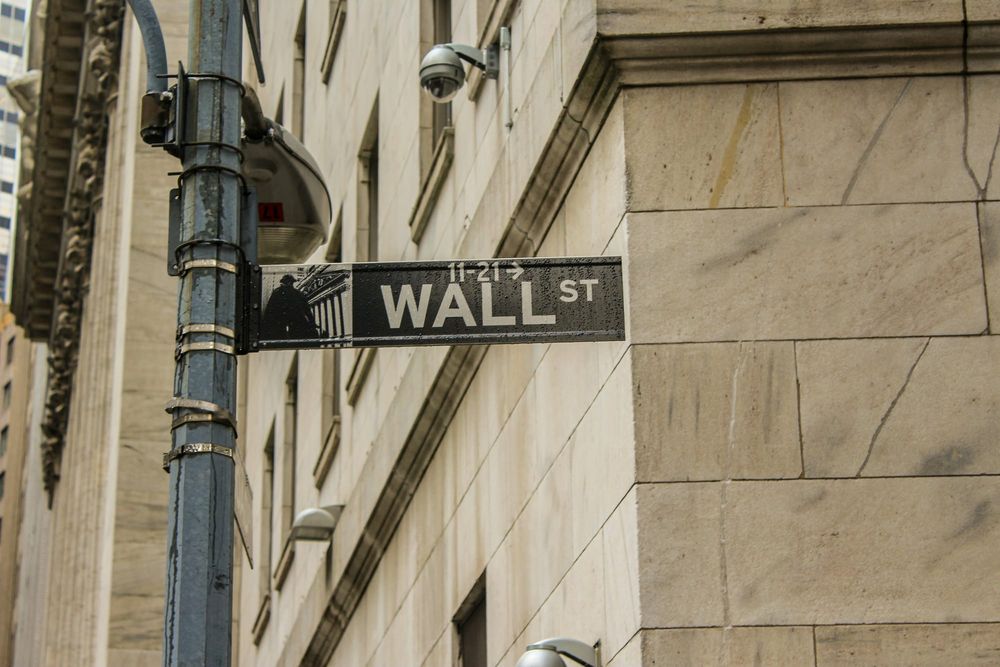 Wall St wavers as Trump gives mixed Iran message post image