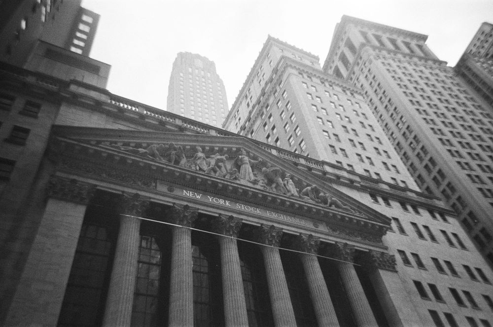 Middle East tension weighs on Wall St; IBM, Amex disappoint post image