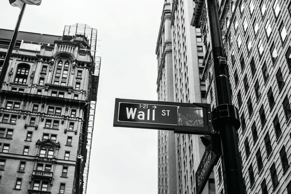 Wall Street falters as banks kick off earnings season post image