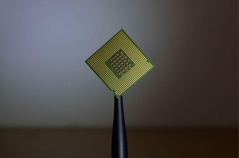 More US curbs on AI chip exports weigh on tech stocks; oil rising post image