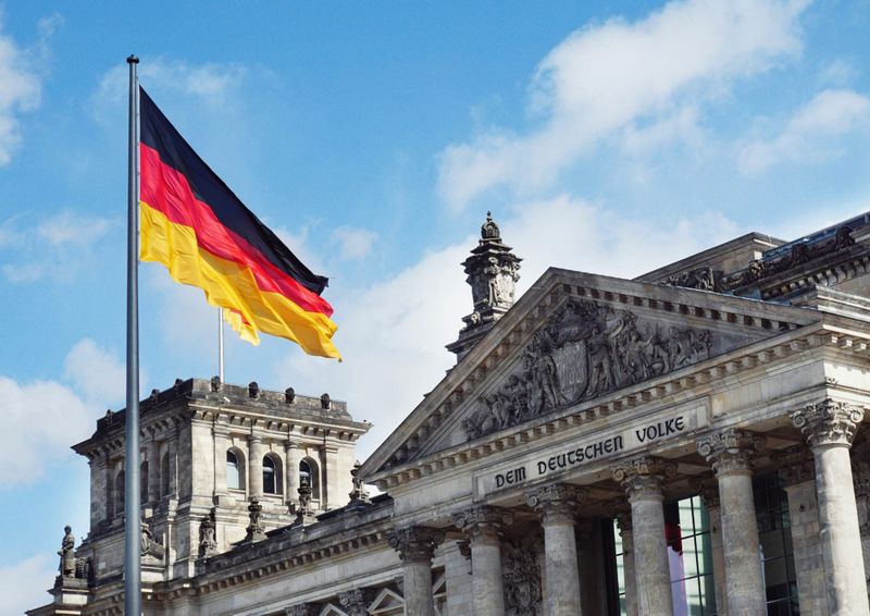 Weak day beckons after Wall St slump; Germany votes for change post image