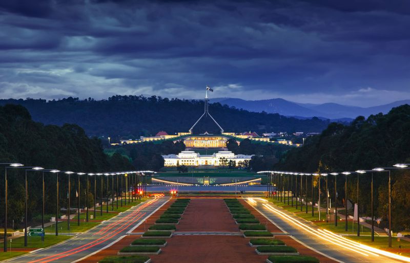 Kiwi hits 2-year low on grim Aussie accounts; NZX50 slips as Fed looms post image