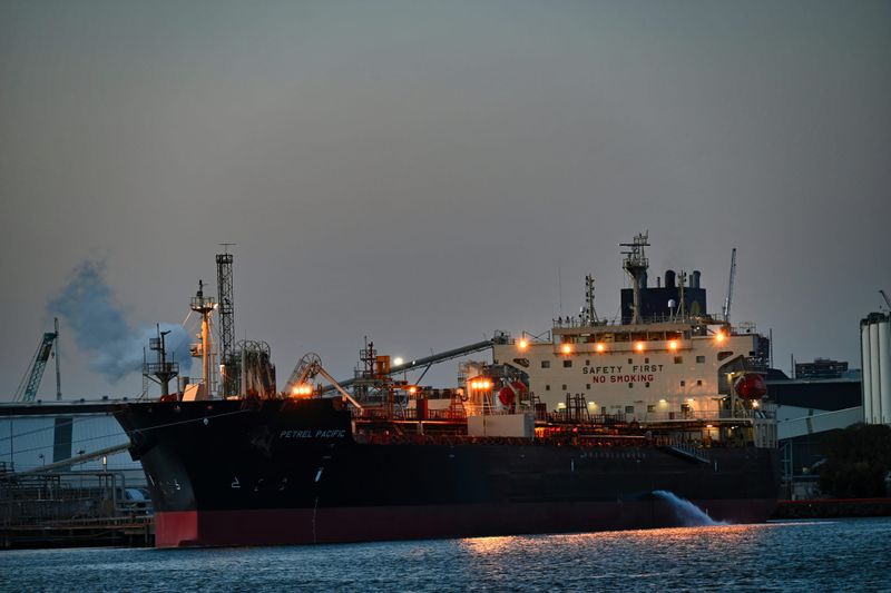 NZ dollar slides as Iran conflict drags on; oil back above US$100/bbl post image