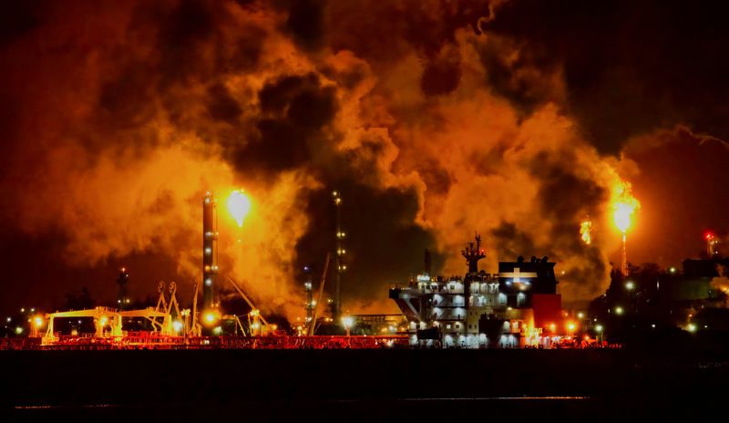 Oil rises on Strait of Hormuz fishhooks; US jobs data looms post image