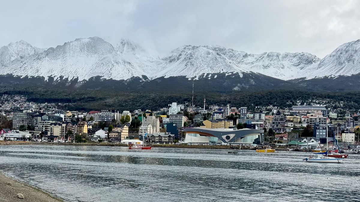 The city of Ushuaia and the mountains behind it