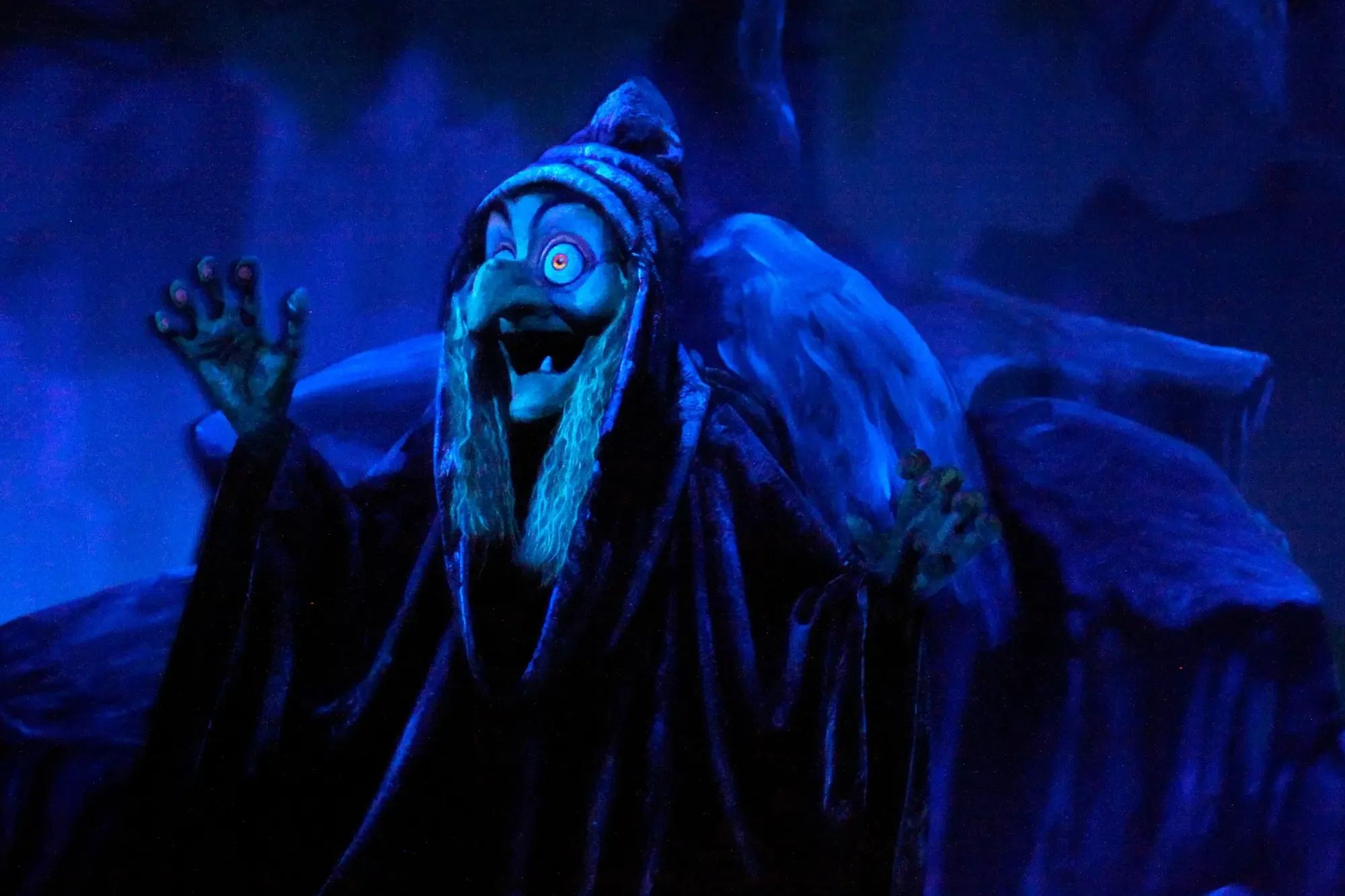 Snow White's Scary Adventures vs. the Seven Dwarfs Mine Train