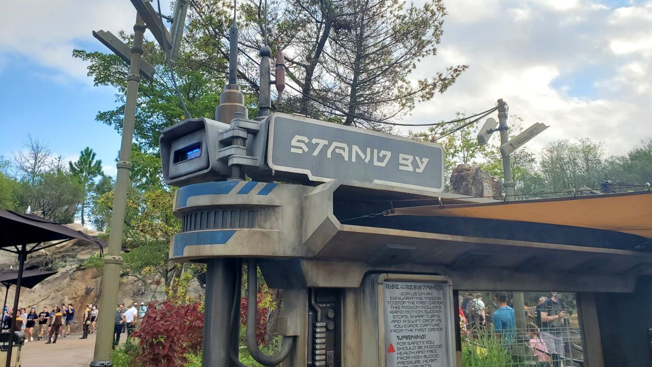 HOW TO: Get a Rise of the Resistance Boarding Pass (Disneyland)