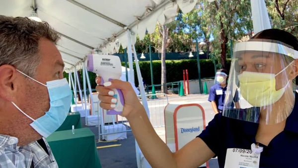 Disneyland Considering Cast Member COVID-19 Tests