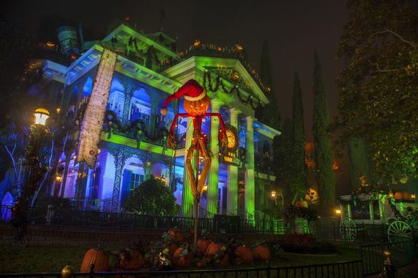 Haunted Mansion Holiday Will Reopen With Virtual Queue