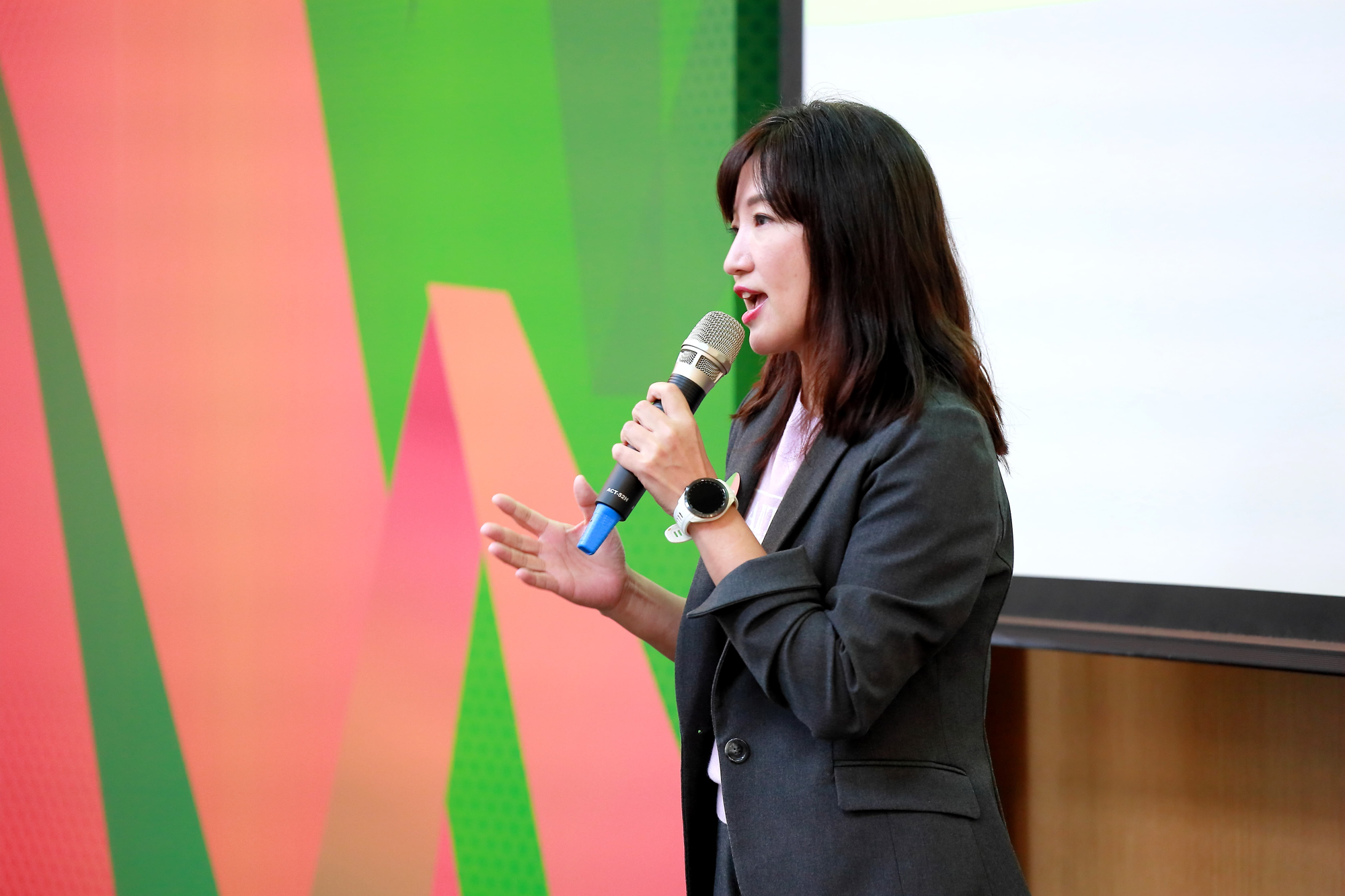 台灣大哥大攜手 LINE 台灣、inline！用 AI 賦能餐飲業：從訂位到營運，全方位升級！