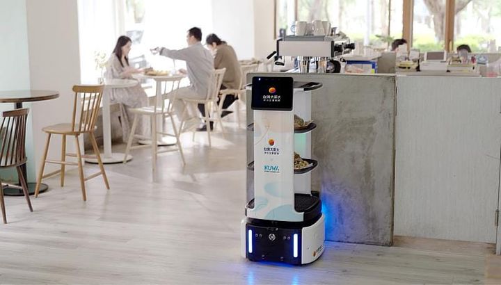 台灣大攜女媧創造 推全台首款可客製化「智慧餐飲機器人」