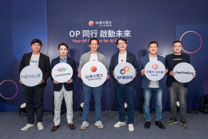 不讓40%隱形商機變遺珠！台灣大AI工具助老闆打烊後照樣接單。（照片來源｜台灣大哥大）