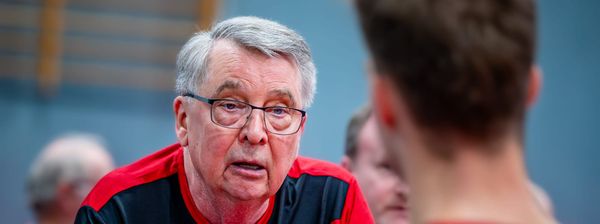 Bremen hold on to second as Hampl bows out