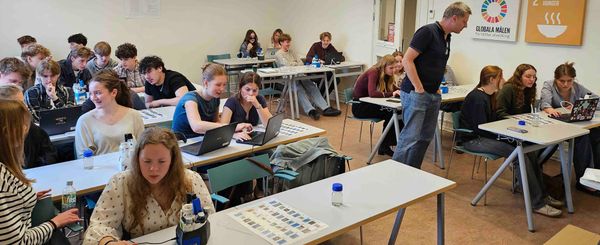 The OpenFlexure microscope in educational settings