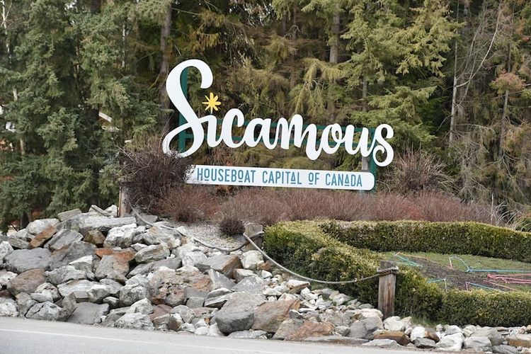 Sicamous: The Houseboat Capital of Canada Needs a Rebrand