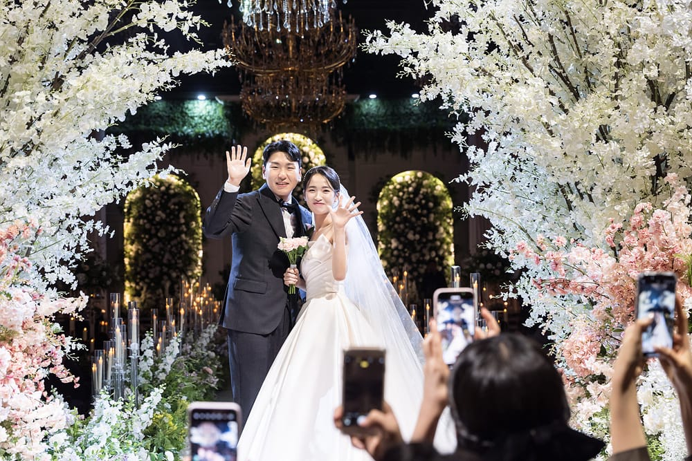 사진 찍는 신랑신부