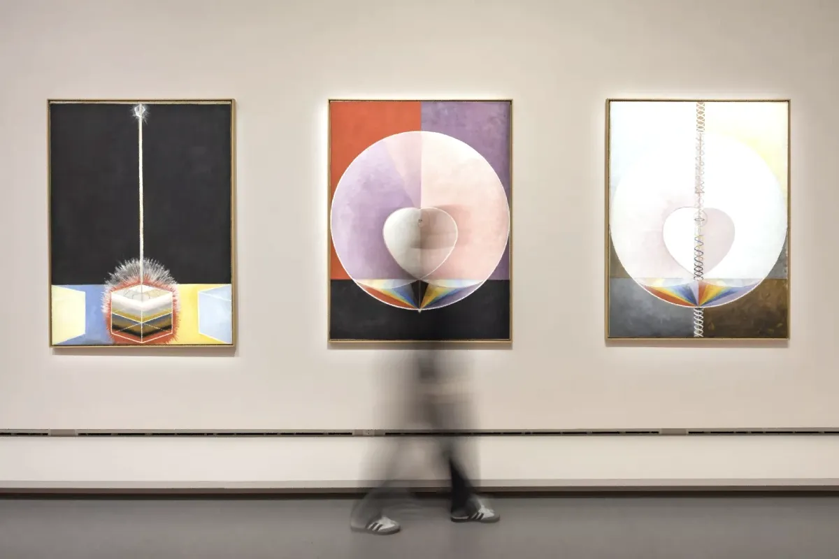 Vue de l'exposition Hilma af Klint - scénographie Pascal Rodriguez - GrandPalaisRmn x Centre Pompidou - photo © Luc Castel, 2026.
