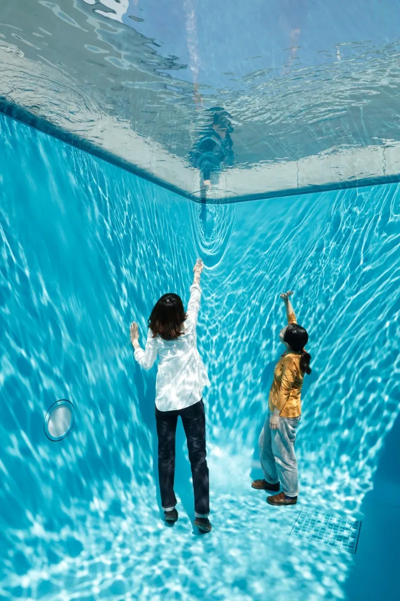 Leandro Erlich. “Swimming Pool” (1999). © photo by Keizo Kioku, courtesy 21st Century Museum of Contemporary Art, Kanazawa, Japan.