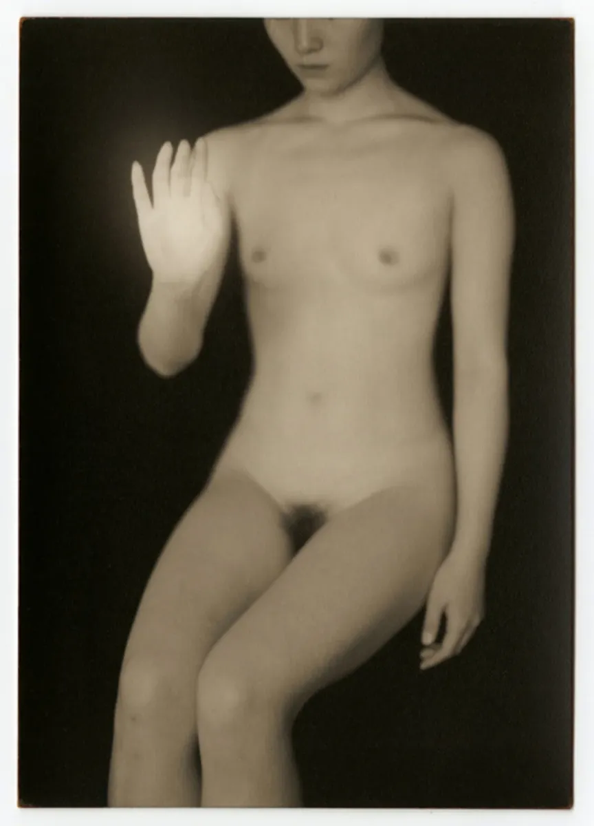 Sans titre. De la série A Box of Ku / Nakazora]. Yamamoto Masao.