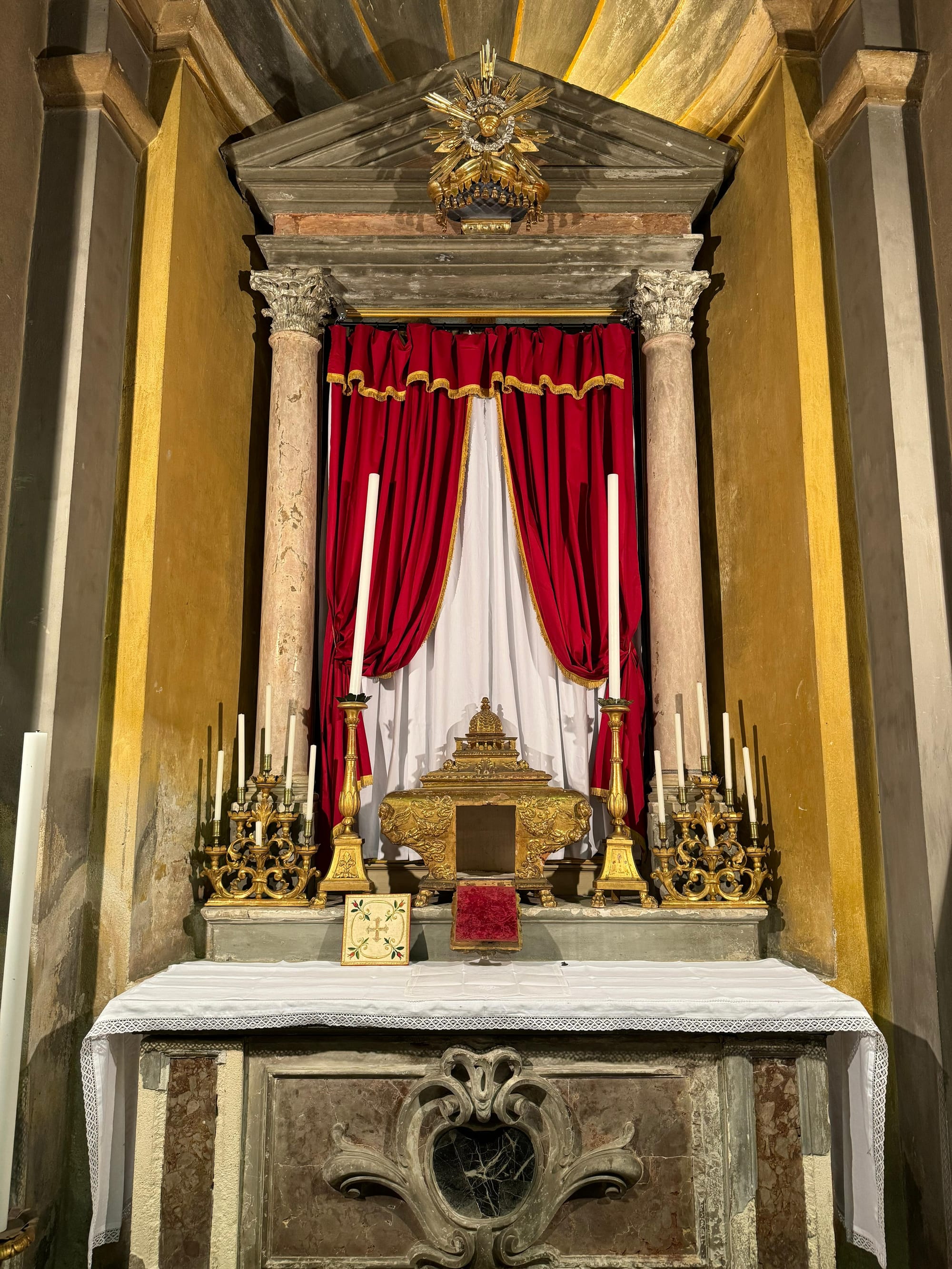 maundy thursday holy thursday, maundy thursday significance, maundy thursday meaning,  holy thursday definition
