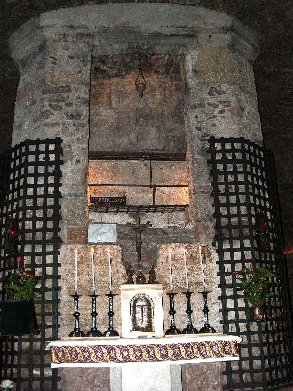 saint francis of assisi in his tomb