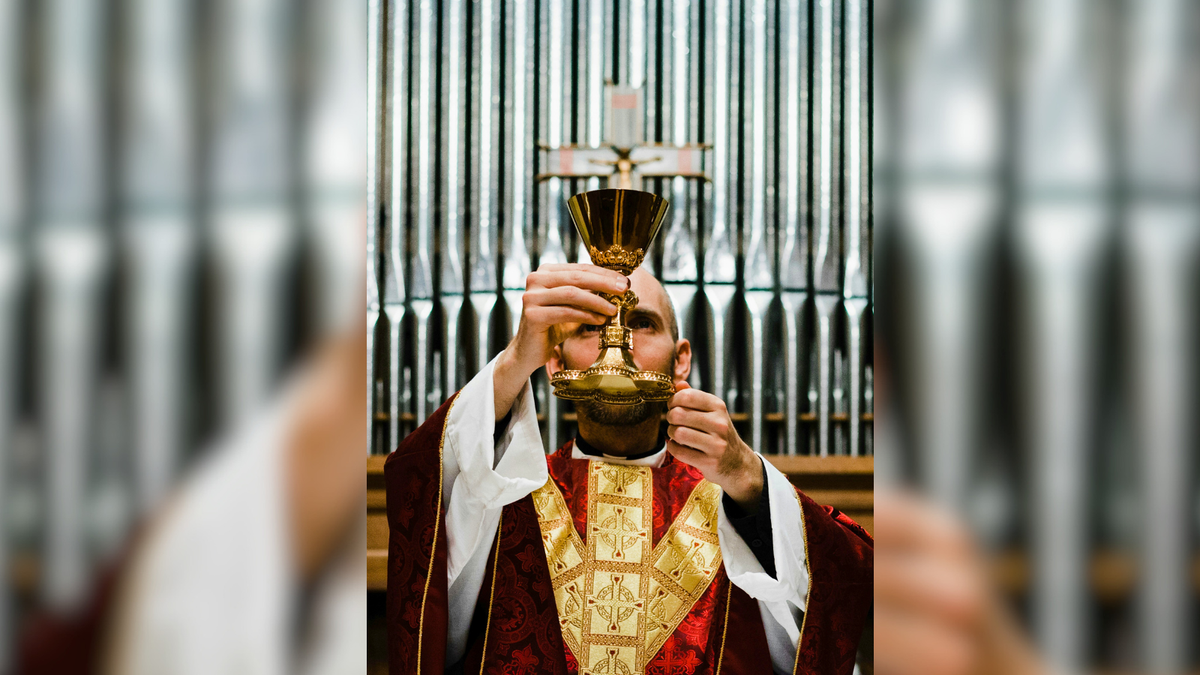 Is God Calling You to the Priesthood? 3 Signs to Look For, According to a Catholic Priest