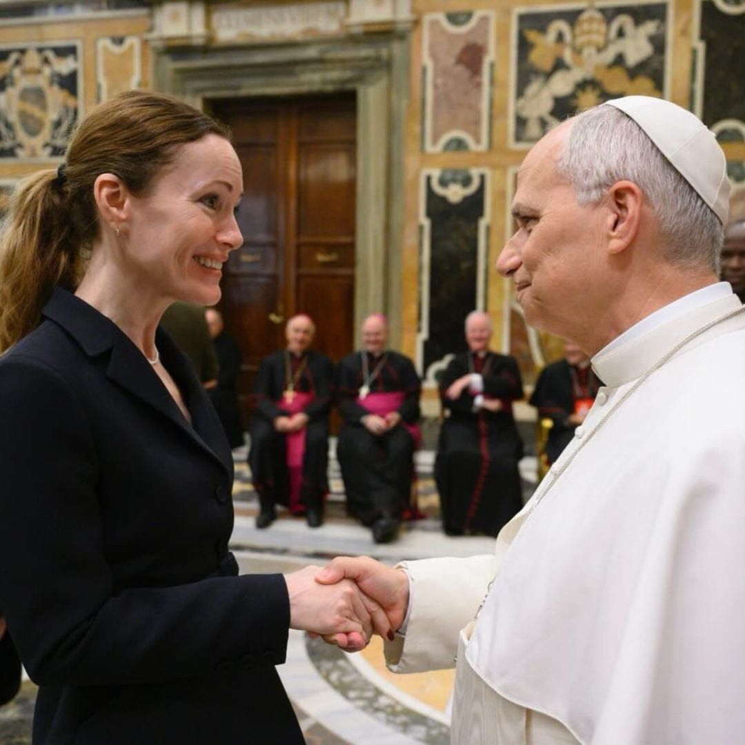 “We Will Do It Together”: Pope Leo’s Sweet Response to Actress Leslie Mann