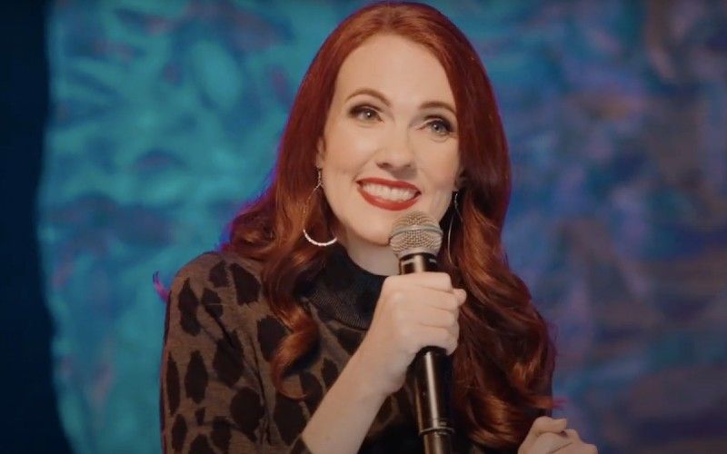 Jen Fulwiler Hilariously Reveals What Being a Mom of 6 is Really Like in Stand-Up Comedy Act