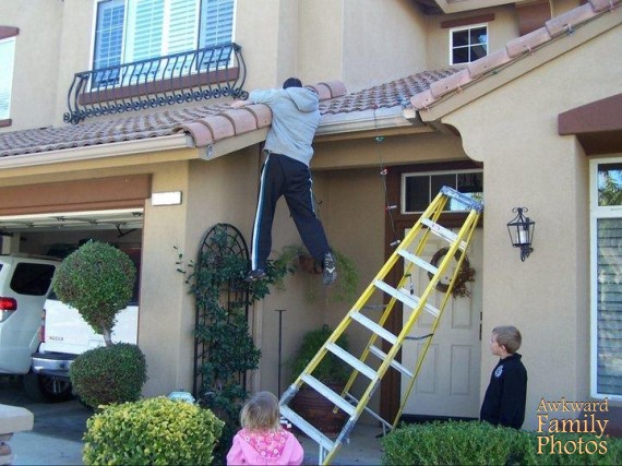 via awkwardfamilyphotos.com