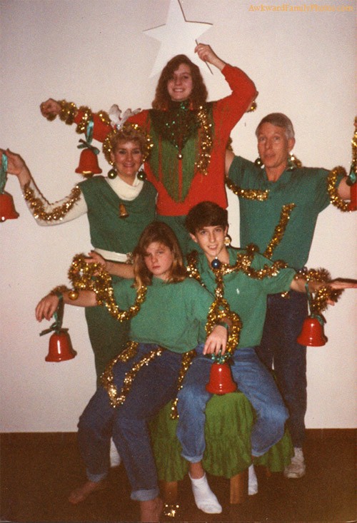 via awkwardfamilyphotos.com