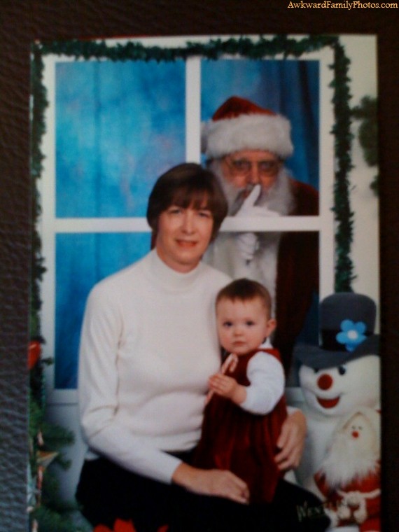 via awkwardfamilyphotos.com