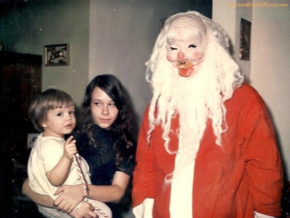 via awkwardfamilyphotos.com