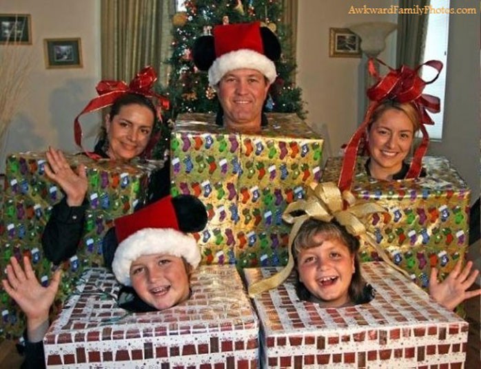 via awkwardfamilyphotos.com