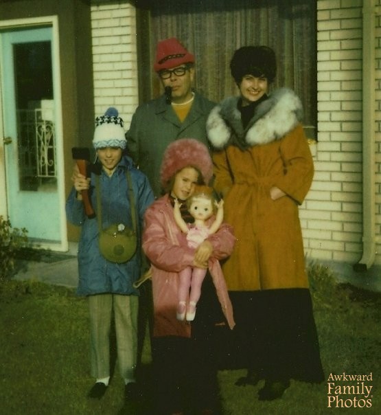 via awkwardfamilyphotos.com