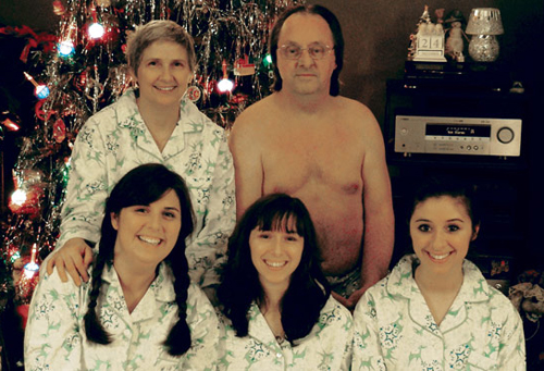 via awkwardfamilyphotos.com