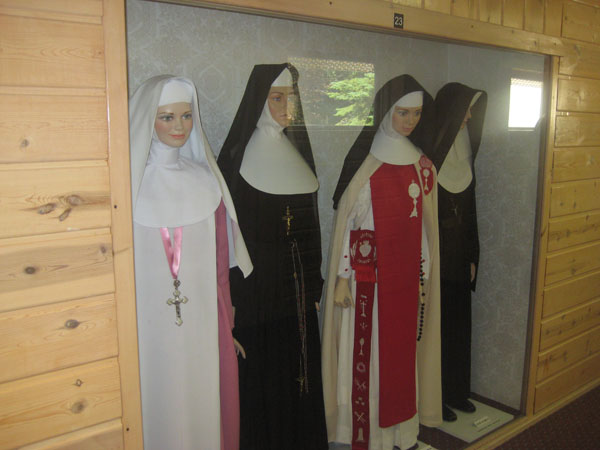 via crossinthewoods.com