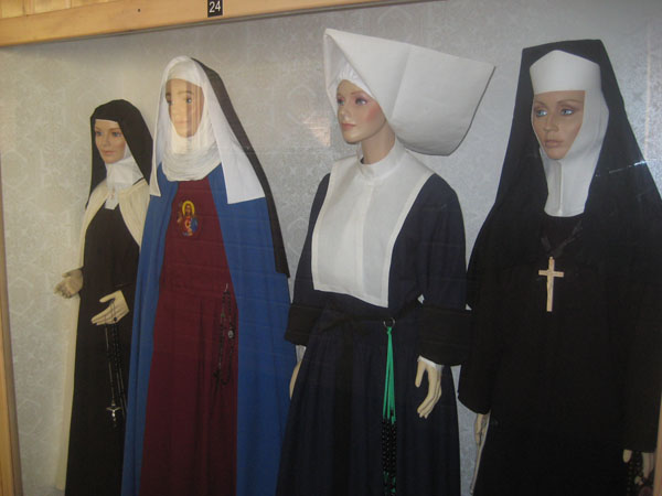 via crossinthewoods.com