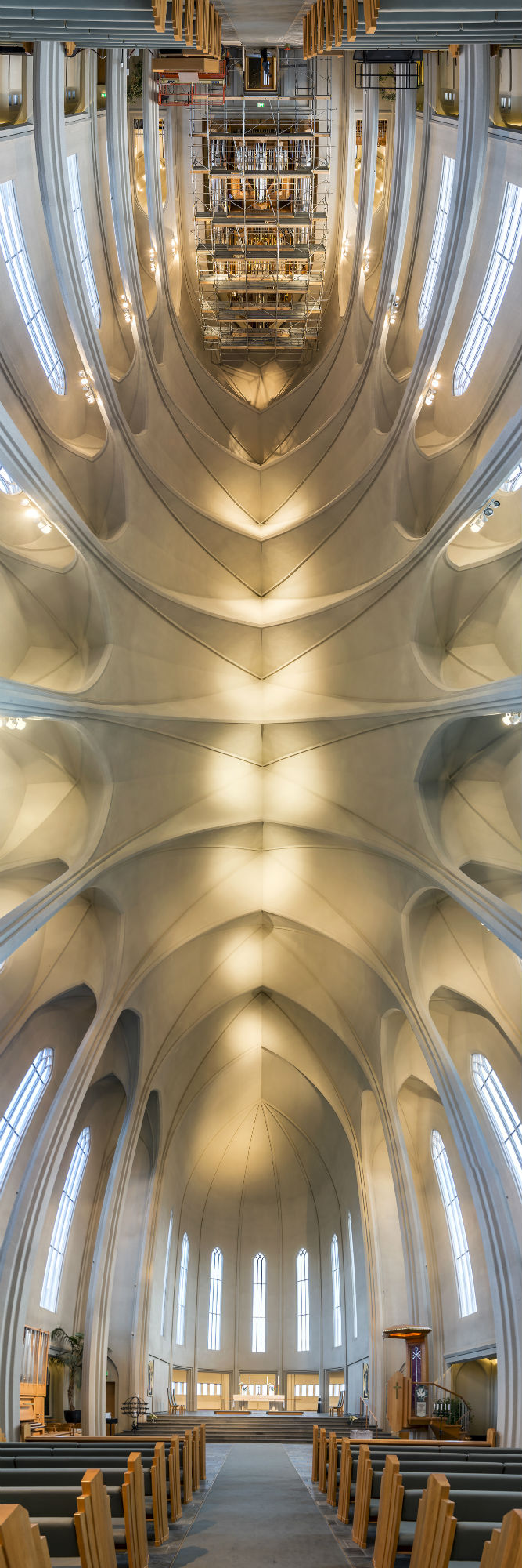 Hallgr°mskirkja - Reykjavík, Iceland / Richard Silver