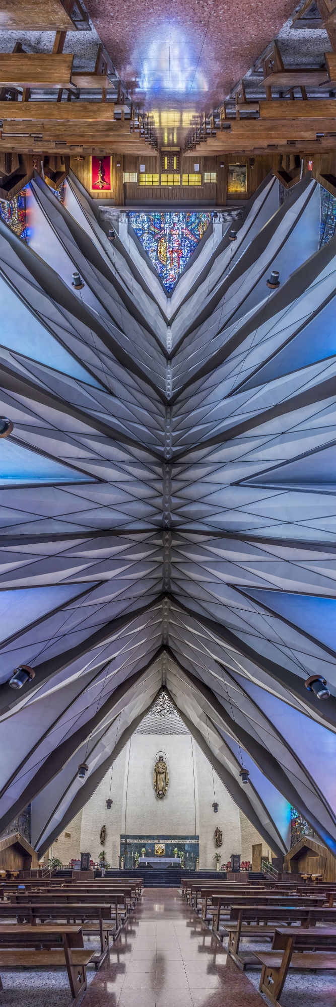 Parroquia del Santisimo Sacramento - Madrid, Spain / Richard Silver