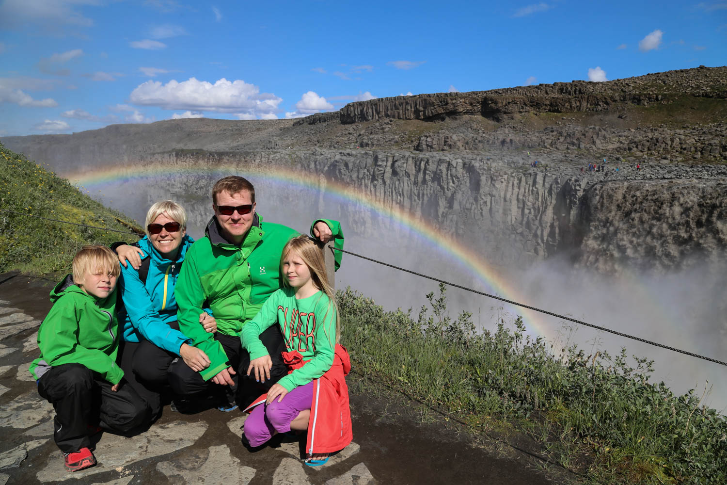 Pari sanaa matkailusta ja kateudesta