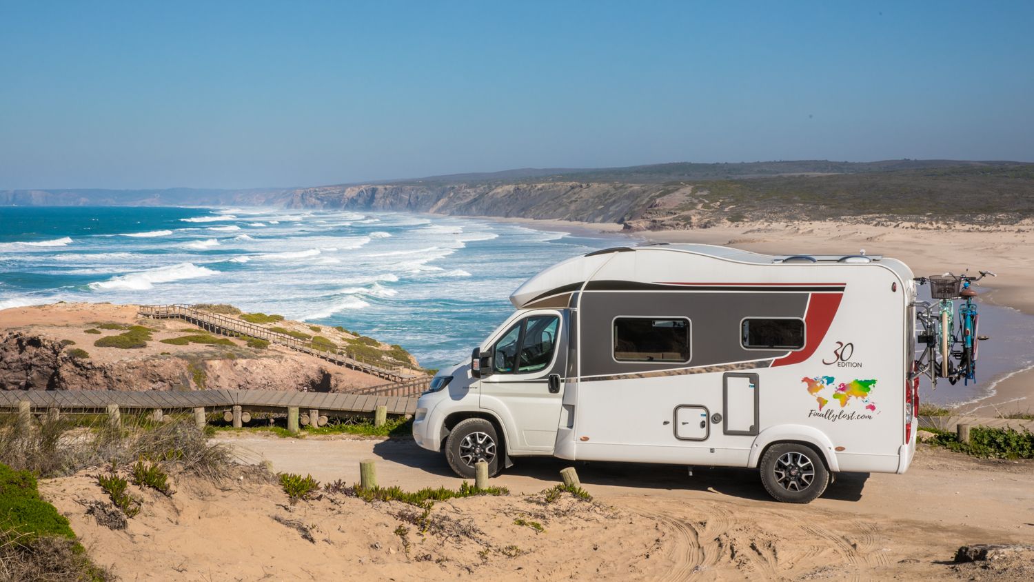 Danielin ja Annikan ratkaisu: iso omakotitalo vaihtui matkailuautoon