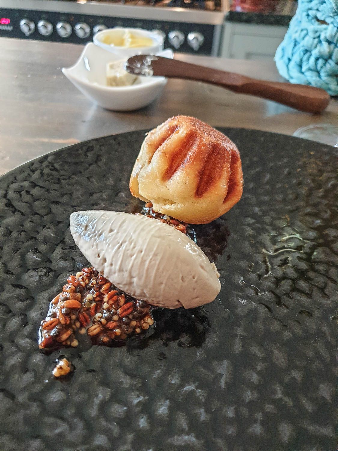 Sorsanmaksaa ja briossia.