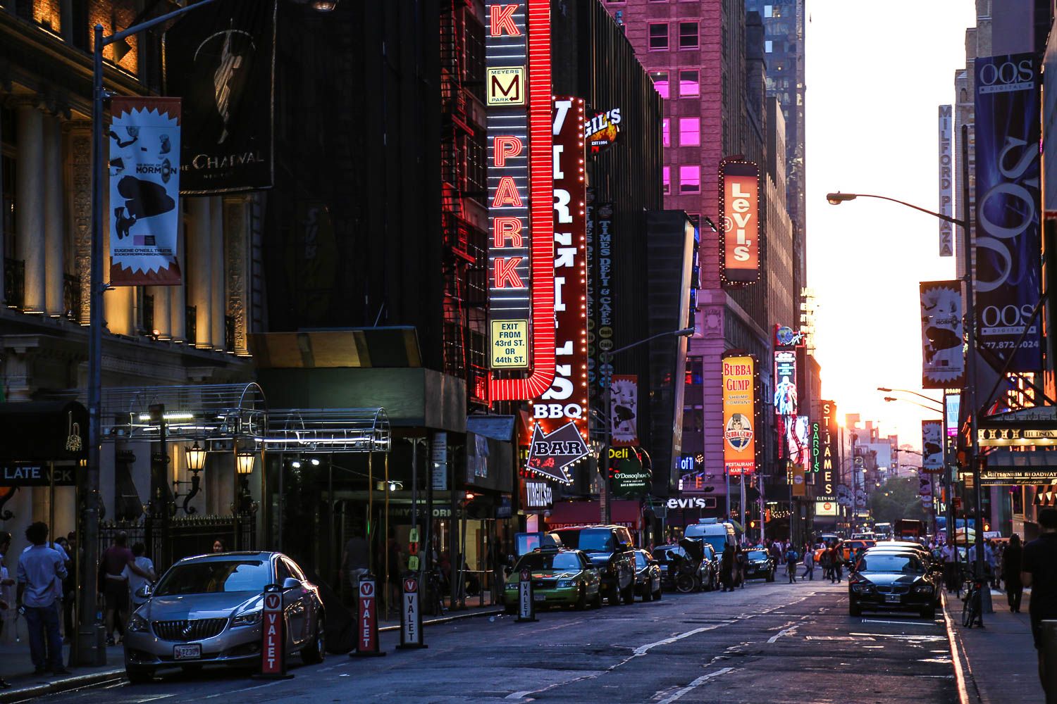 New York yöelämä nightlife: https://walleni.us/